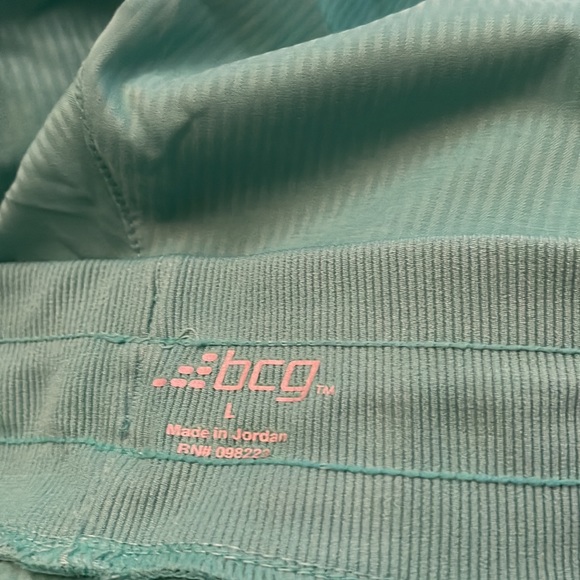 Summer shorts must go - Picture 2 of 4